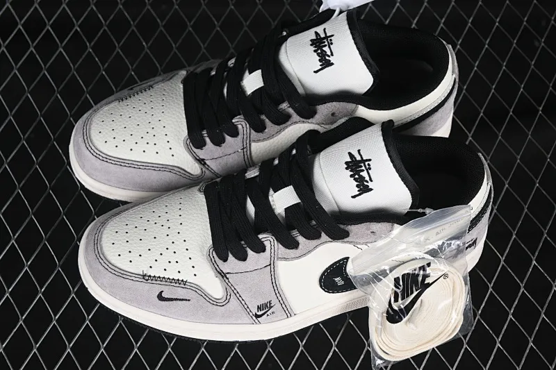All Categories Air Jordan Jordan Series Basketball Shoes Air Jordan 1 Low High-end Customized Low-top Sneakers Air Jordan 1 Low AJ1 Joe 1 Stusi Supreme Joint Piggy Eight Black Hook High-end Customized Low-top Retro Basketball Shoes SJ9950-052